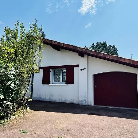 Сasa de vacaciones Maison Basque A Espelette, 3 Chambres, 5+2 Pers, Animaux Admis, Internet (Adults Only) *