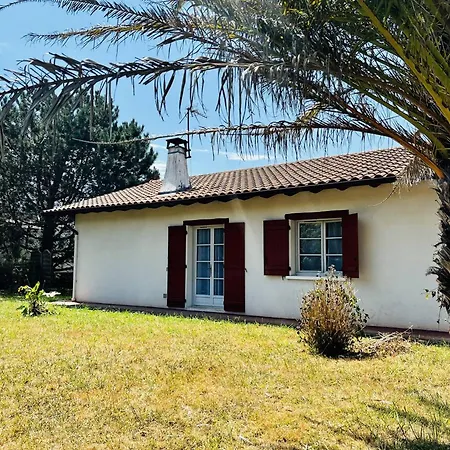 Maison Basque A Espelette, 3 Chambres, 5+2 Pers, Animaux Admis, Internet (Adults Only) *